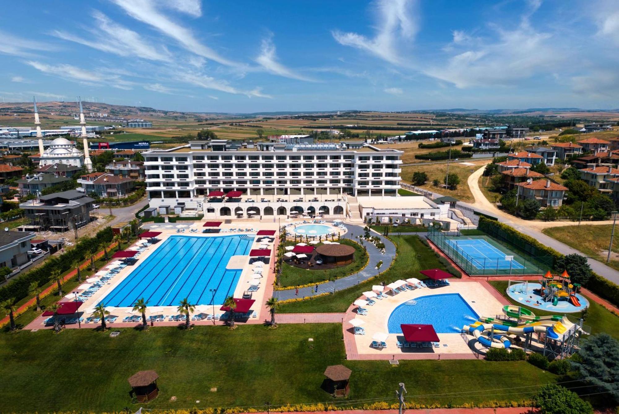 Отель Ramada Plaza By Wyndham Силиври Экстерьер фото